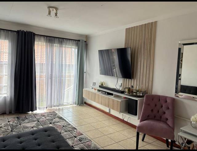 2 BEDROOM TOWNHOUSE FOR SALE IN THE REEDS